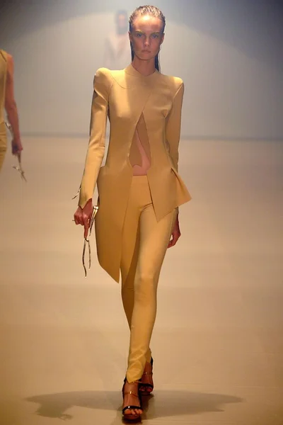 Look 4